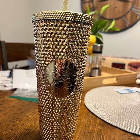 Used Starbucks tumblers - Picture 2 of 5